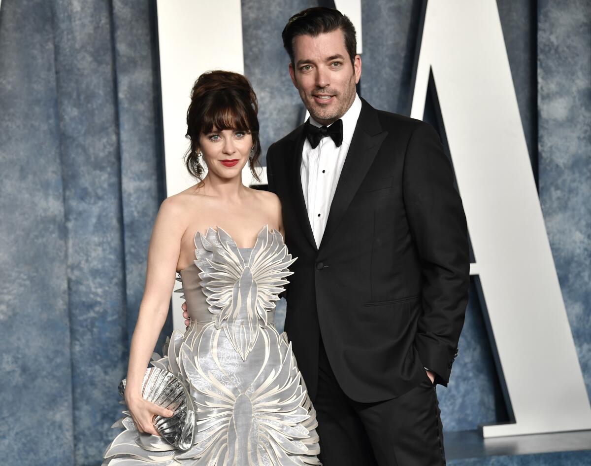 Zooey Deschanel, Jonathan Scott are engaged after four years - Los Angeles Times