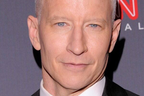 Anderson Cooper | 60 Minutes, Gloria Vanderbilt, Family, Biography & Facts | Britannica
