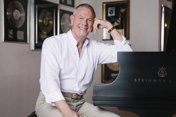 When Richard Carpenter Reminisces About Singing With His Sister, It's Yesterday Once More - WSJ